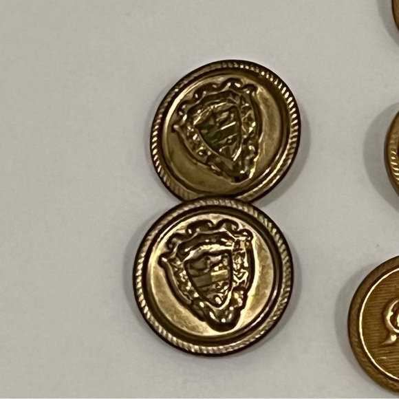 Vintage Crest metal Buttons, 6+2, gold tone - Picture 4 of 6